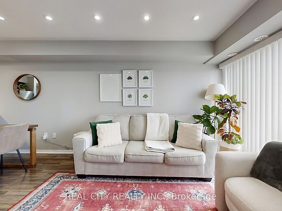 4th image of 142 Widdicombe Hill Blvd #511