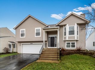 1446 N Blackhawk Cir, South Elgin, IL 60177