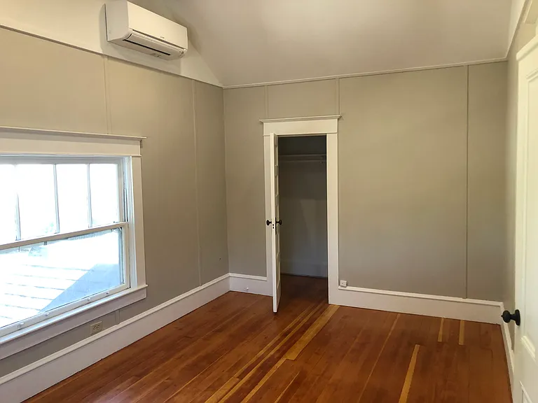 820 SW C Ave — Photo 2
