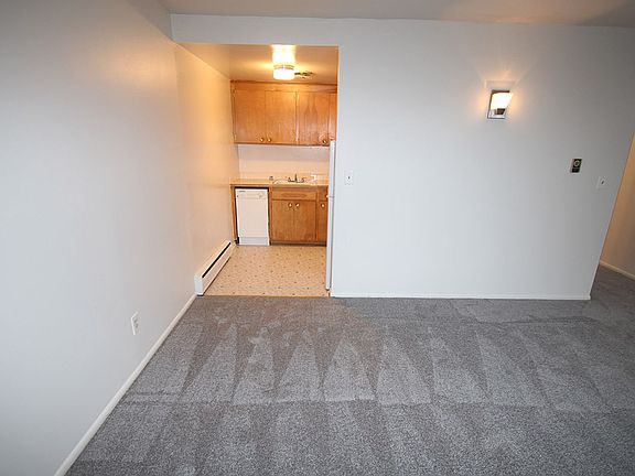 3rd image of 2323 W Newton St APT 6
