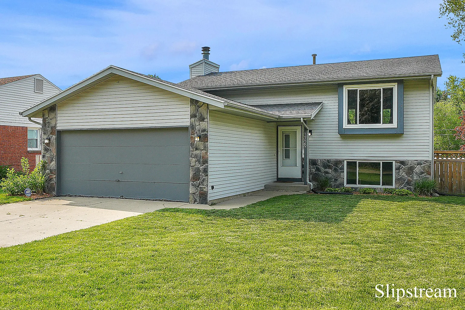 1729 Hiawatha Dr SE photo 1