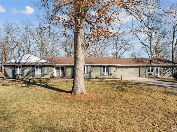 17 Denzel Dr, Greenville, IL 62246