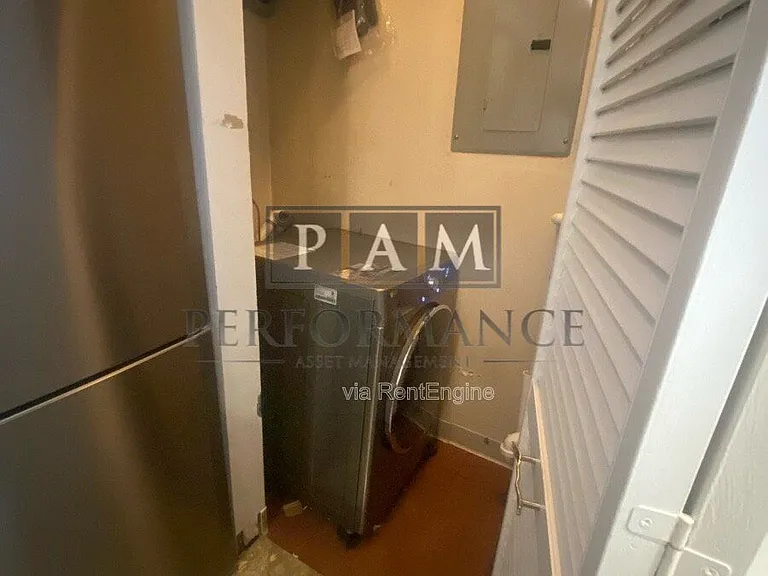 234 N Broadway — Photo 21