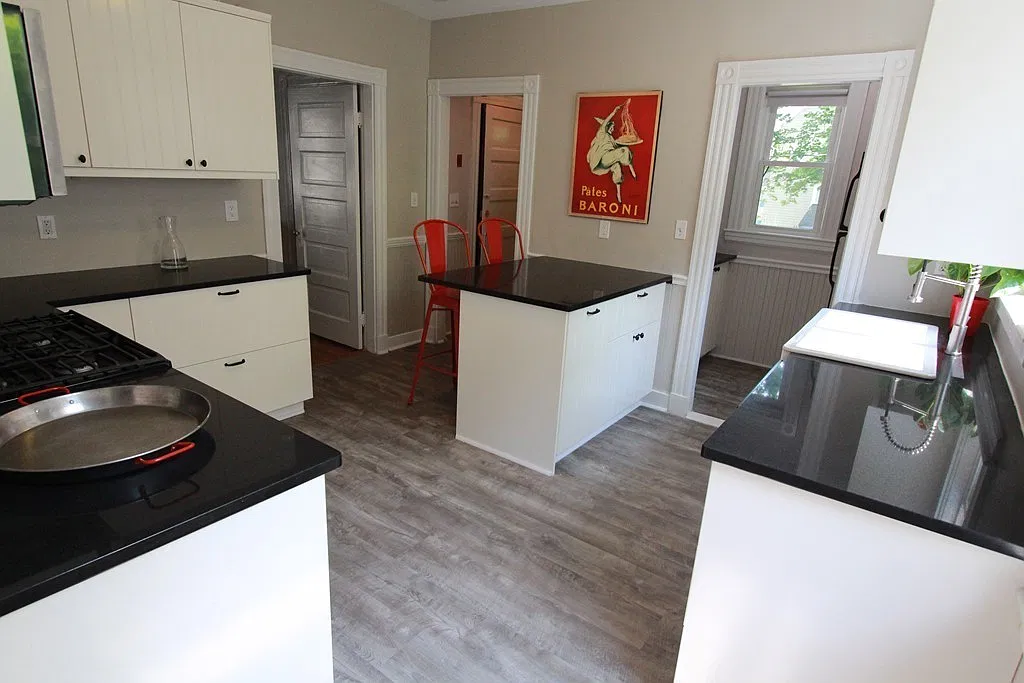 3 bed, 1200 sqft, $3,100 — Photo 3