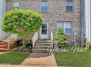 25 Waterview Dr, Lakewood, NJ 08701
