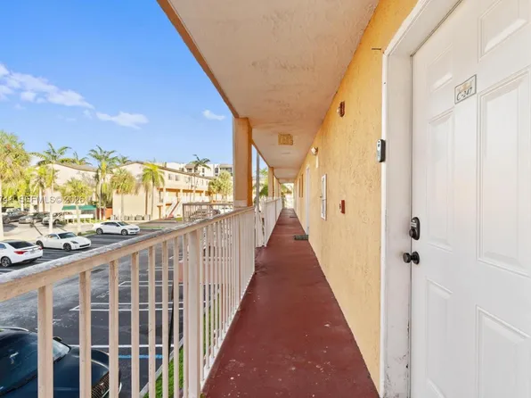 6235 Kendale Lakes Cir, Miami, FL