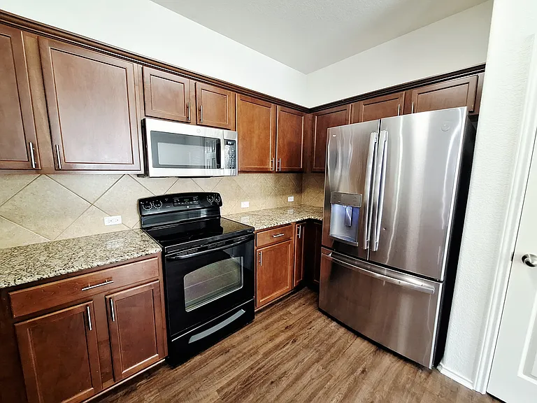 325 Comal Run — Photo 11