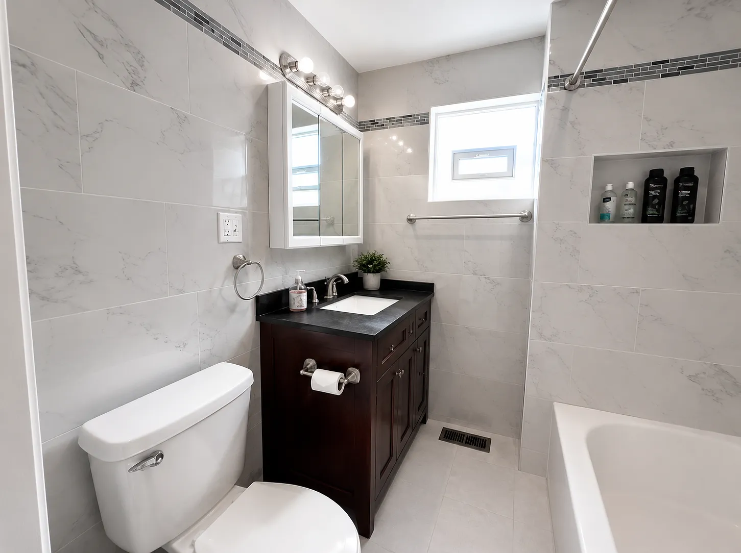 3 bed, 1000 sqft, $1,450 — Photo 2