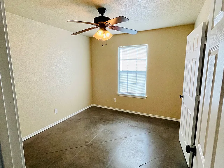 502D S Cleburne Whitney Rd — Photo 4