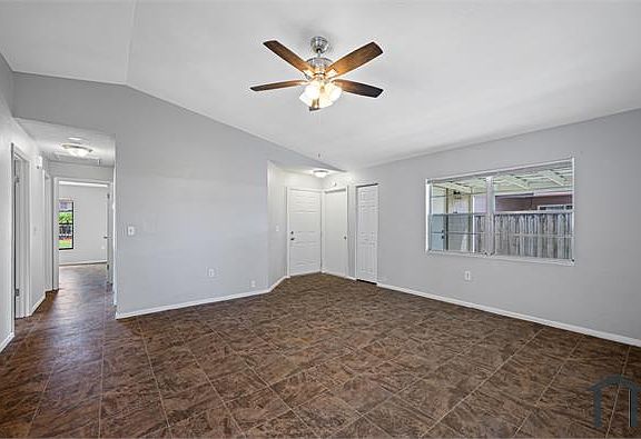 3rd image of 1411 Thistledown Dr