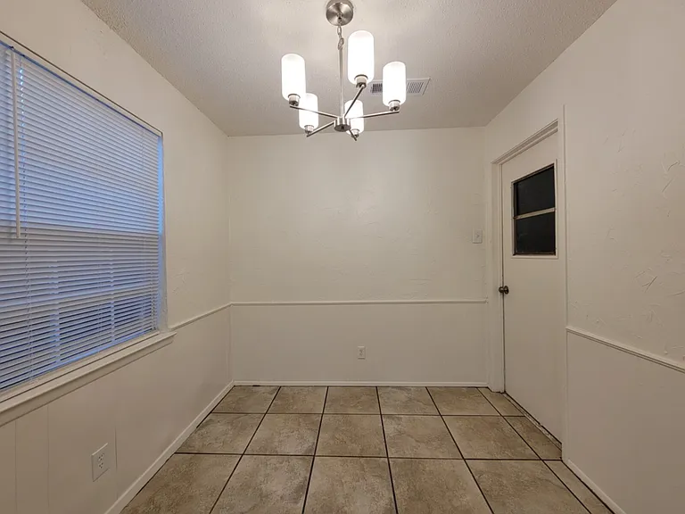 2013 Victoria Dr — Photo 4