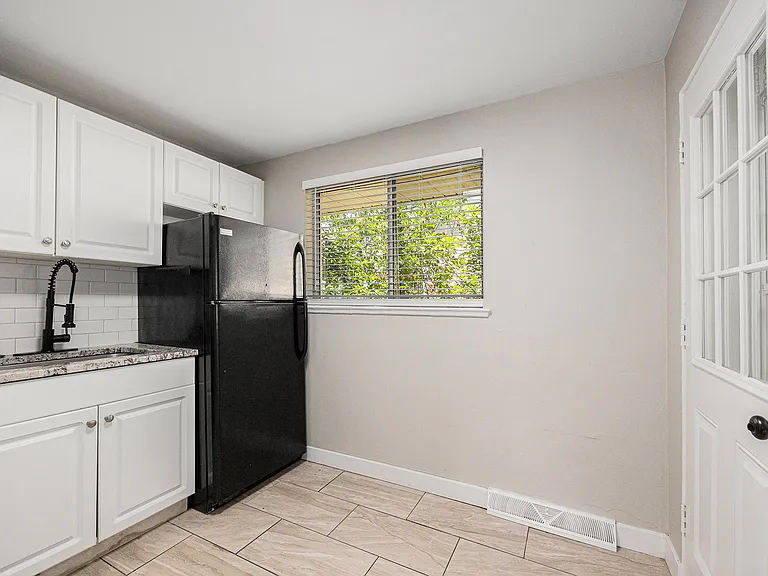 1150 N Rosemary St — Photo 5