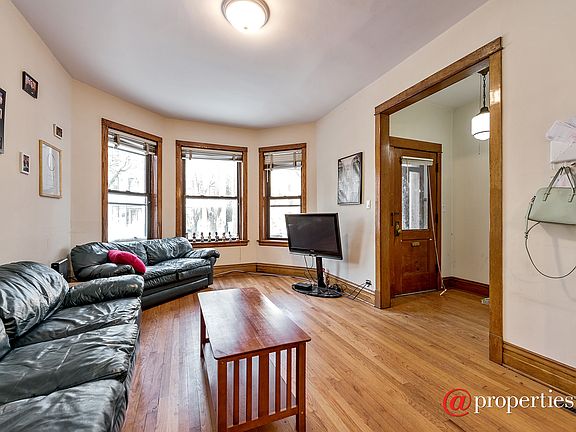 Foyer/Living Room