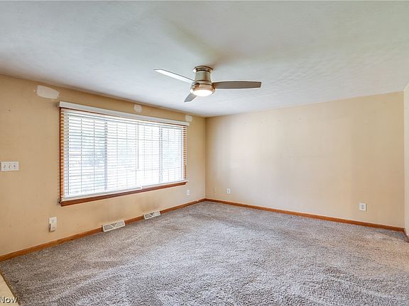 3rd image of 1402 Brookwood Dr