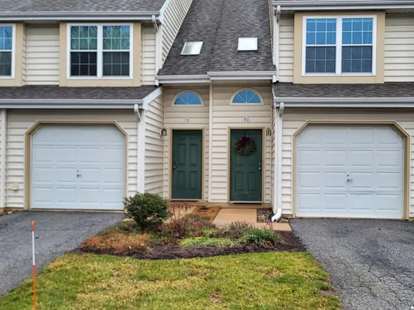 90 Chatham Dr, Morgantown, PA 19543