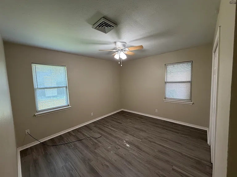1417 Covington St — Photo 8