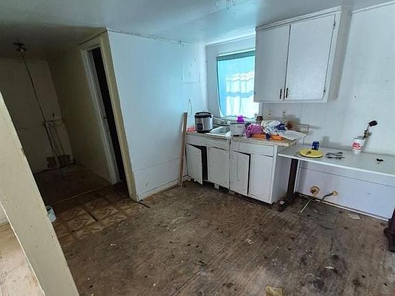 3rd image of 2734 E Taylor St