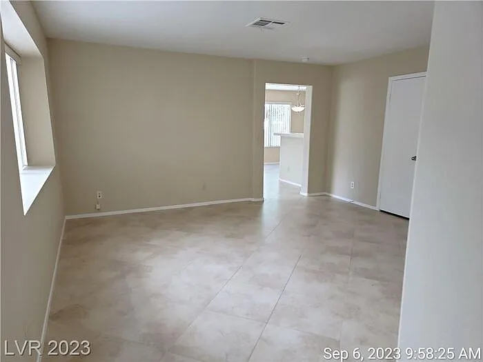 3 bed, 2.5 bath, 1470 sqft, $2,037 — Photo 3