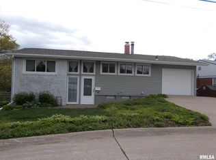 1105 33rd St, Bettendorf, IA 52722