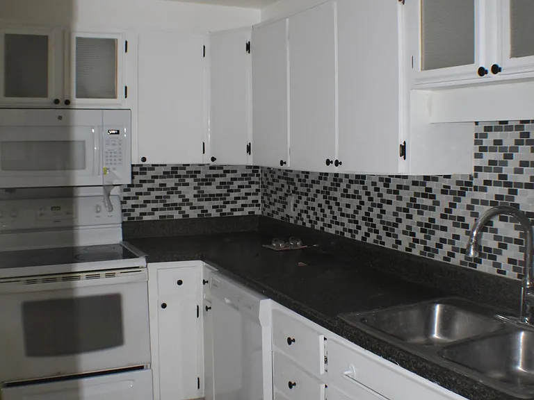 595 Brentwood Dr — Photo 5