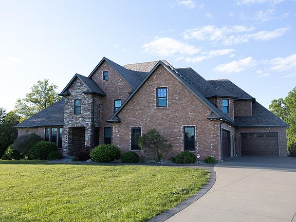 2nd image of 814 Lockport Dr