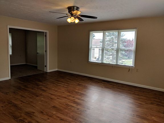 3rd image of 319 Evergreen Ct