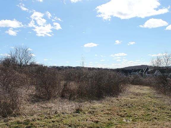 5th image of 90 Accornero Ln