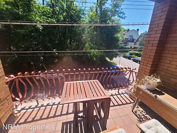 5th image of 1401 N Saint Clair St #4D