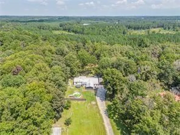 135 Little Creek Ln, Resaca, GA 30735