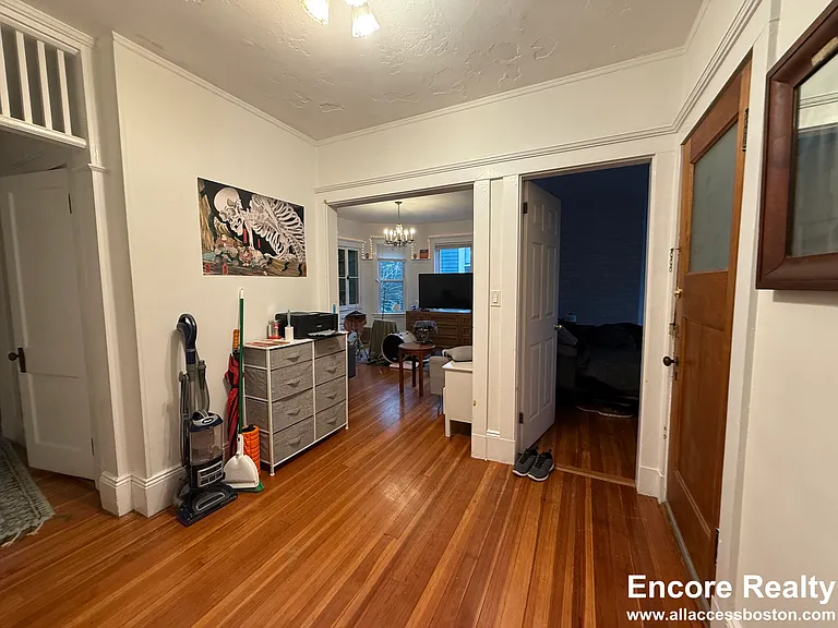 98 Brooks St — Photo 6
