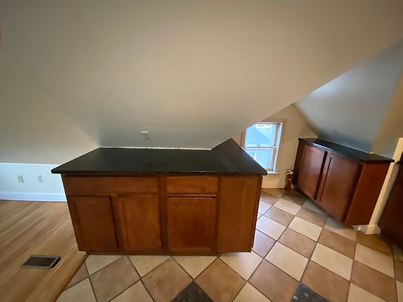 5th image of 109 Glen Ave #2