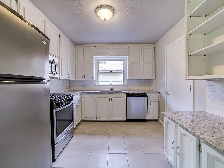 1618 S Ash Pl — Photo 9