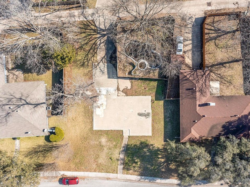 2nd image of 1022 Westlake Dr