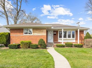 9901 Pere Ave, Livonia, MI 48150