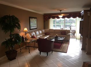 2396 Hidden Lake Dr APT 7, Naples, FL 34112
