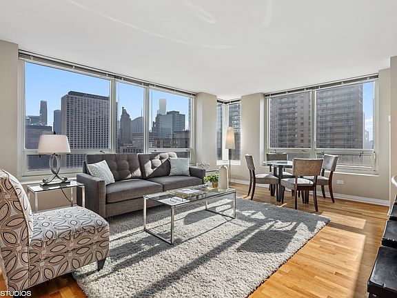 4th image of 33 W Ontario St APT 25B