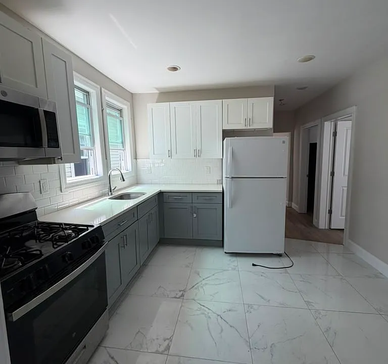 262 Chadwick Ave #5C