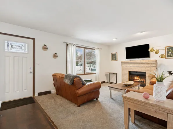 1051 Kaplan Dr, Waterloo, IA 50702