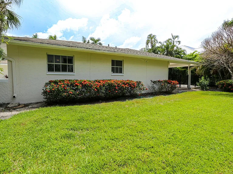 2901 Crayton Rd — Photo 22