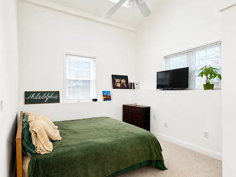 300 E Elm St #1 — Photo 11