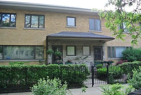 2nd image of 3552A N Pine Grove Ave