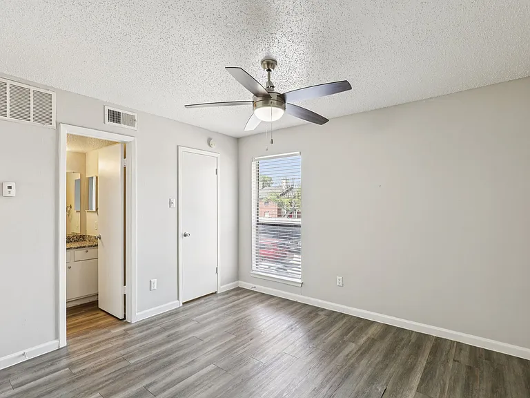 Claro Court Apartments — Photo 19