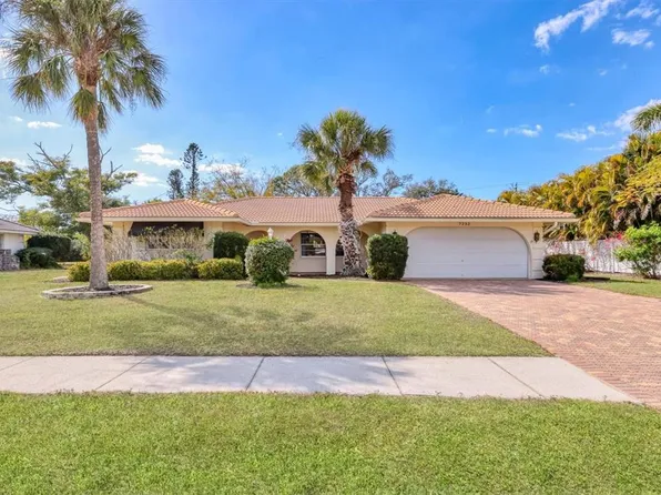 7232 Willow St, Sarasota, FL 34243