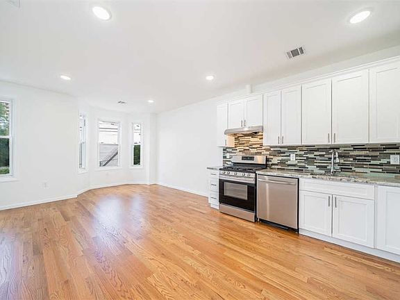 4th image of 78 Baldwin Ave #B