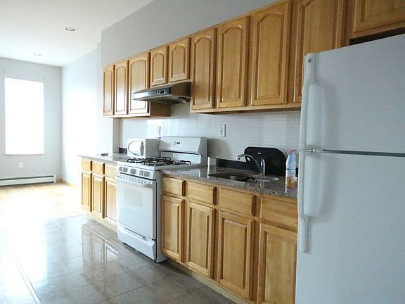 2nd image of 316 Tompkins Ave #3