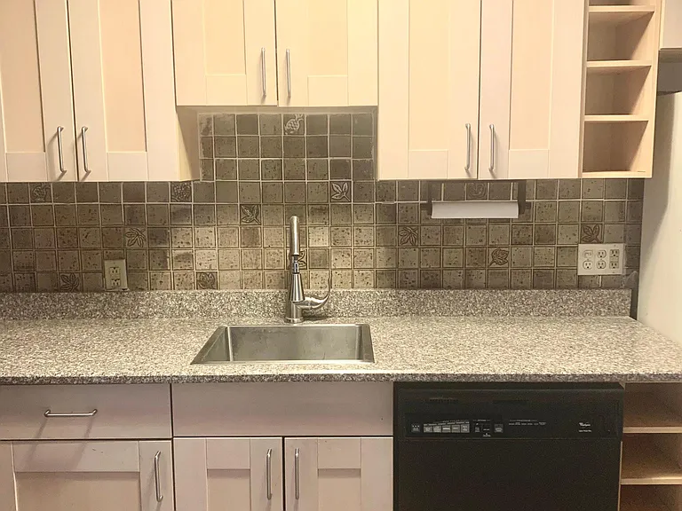 686 Washington Blvd — Photo 11