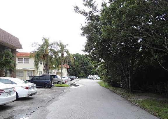 4th image of 403 SW 148th Ave APT 4B