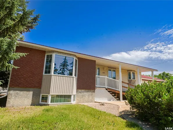 126 5th AVENUE W, Gravelbourg, SK S0H 1X0