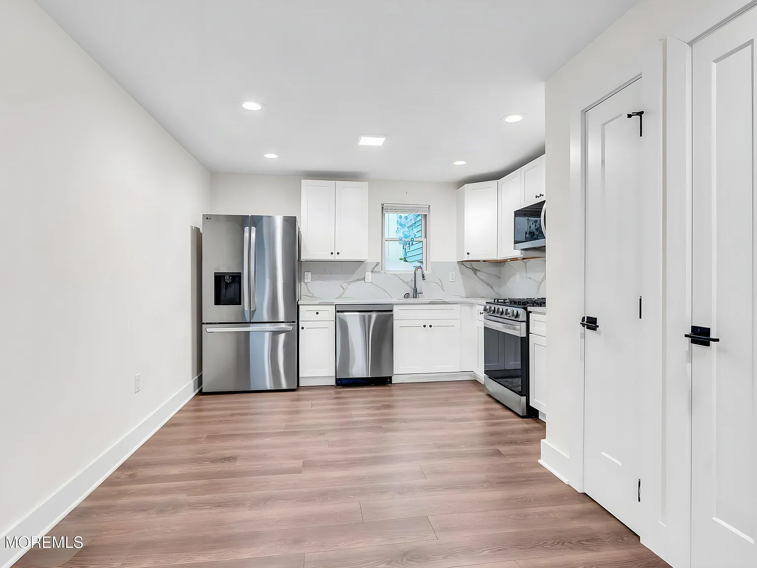 4 bed, 2.5 bath, 843 sqft, $3,400 — Photo 2