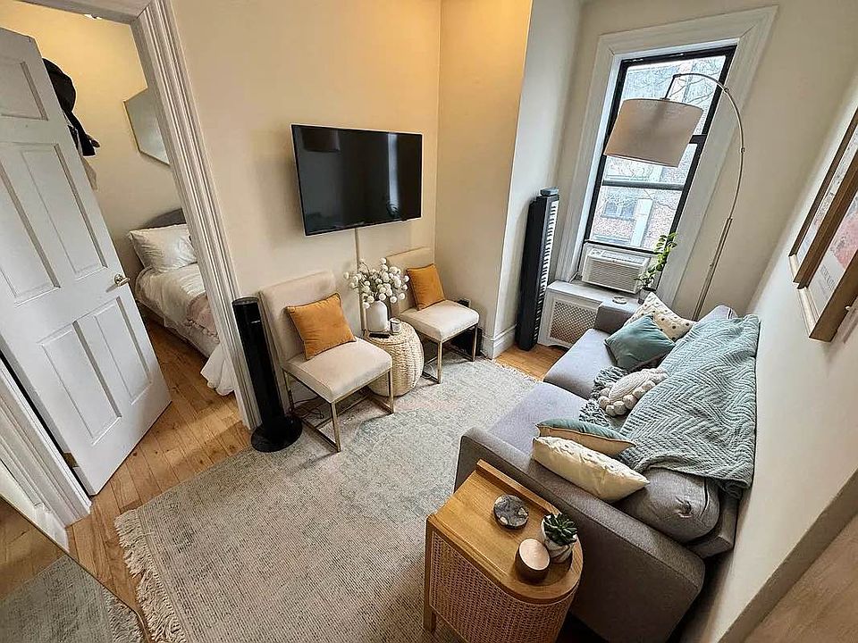 1st image of 29 Cornelia St #Xz